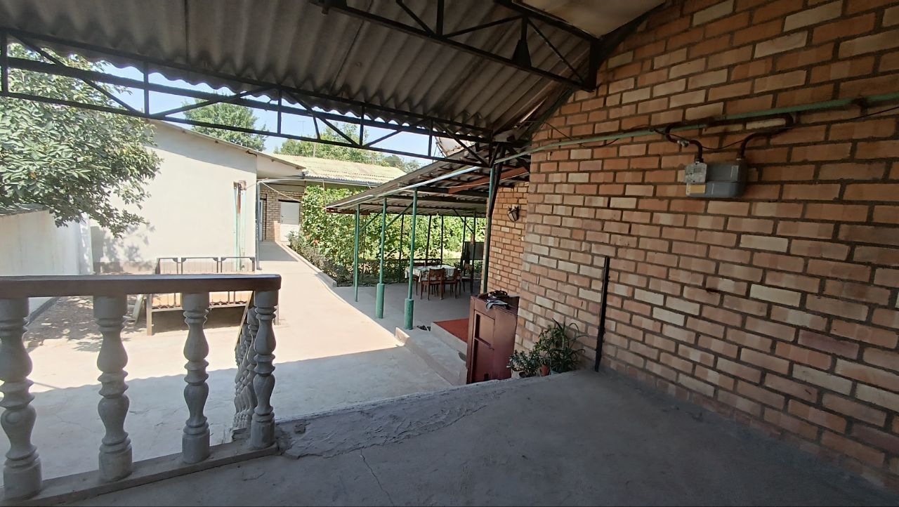 Telegrafda hovli uy
