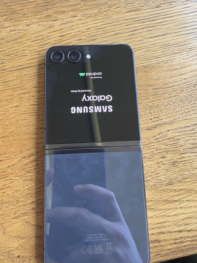 Samsung Galaxy Z flip 5 с гаранция за части