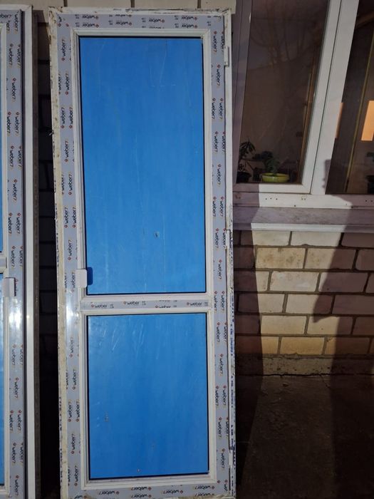 Продам пластиковые двери