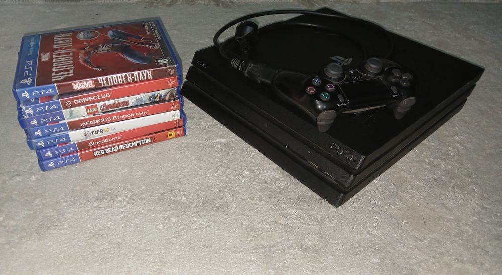 Продаю PS4 pro в отличном состоянии