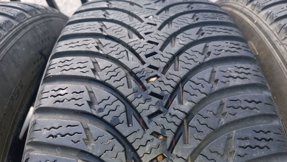 Vând jante cu amvelope de iarna cu dimensiuni 215/60/16 99H16