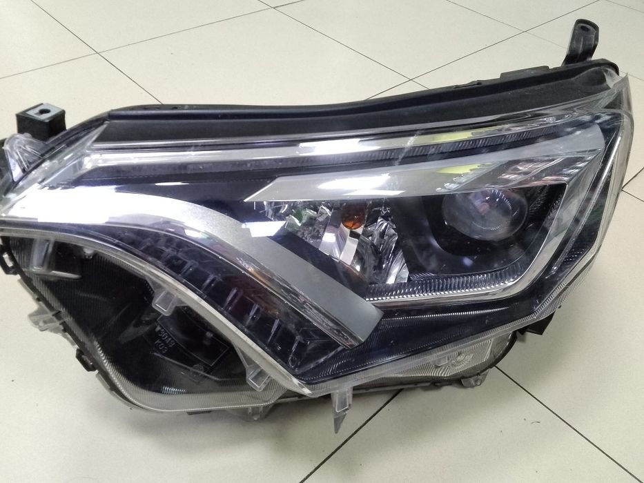 Ляв фар Toyota Rav4 2018