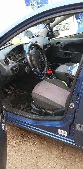 Vând ford fiesta 1.6 tdci duratorq