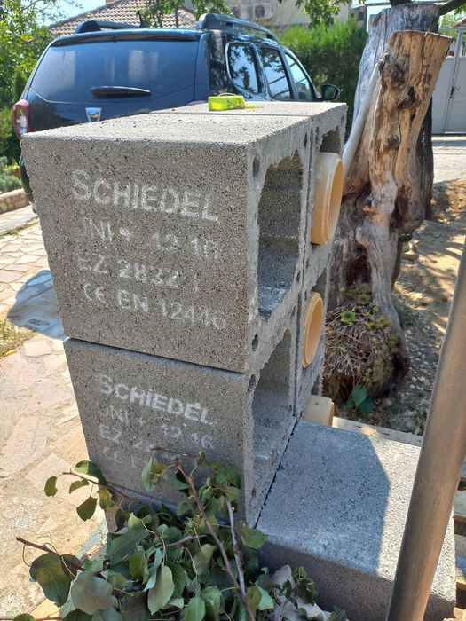 Продавам  комински тела