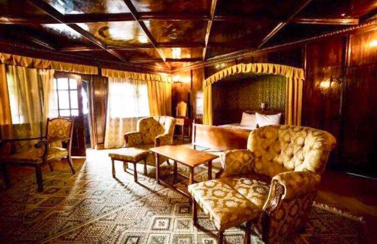 Inchiriem cabana- Castel Regal de Vanatoare Lapusna