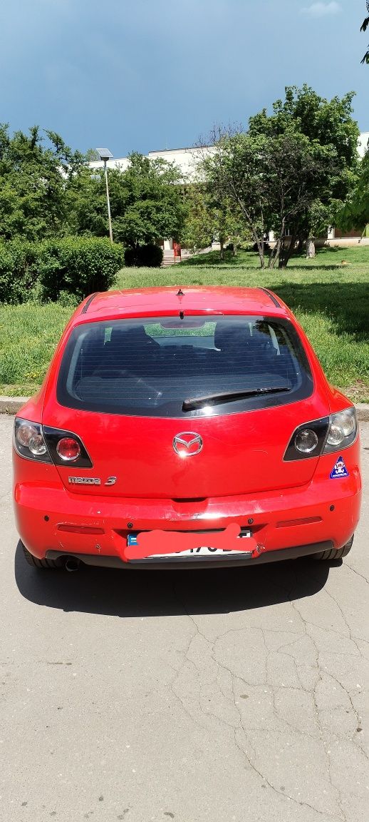 Автомобил Мазда 3