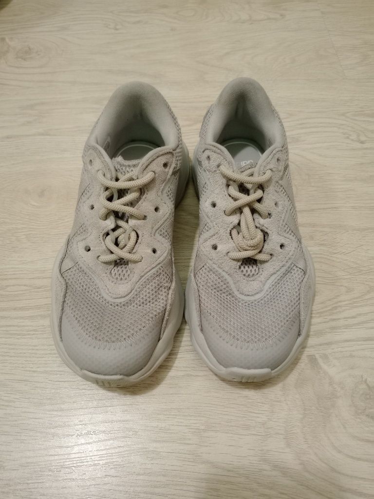 Маратонки Adidas номер 31