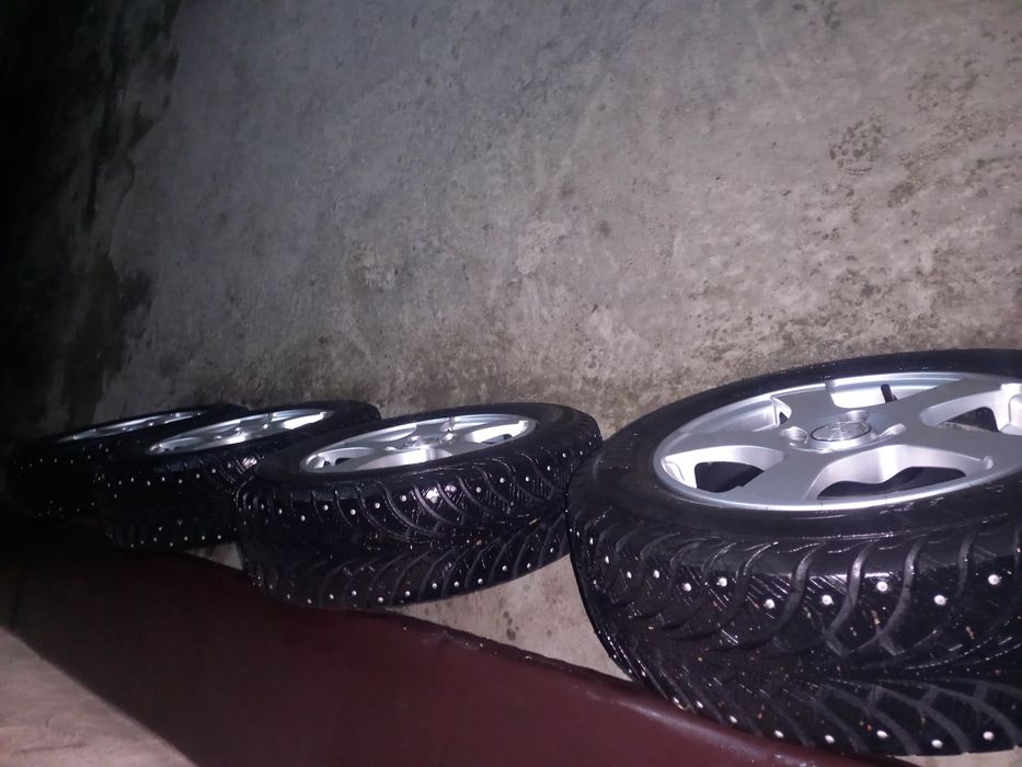 Продам шины с дисками зимние 4штук Состояние идеал торг есть