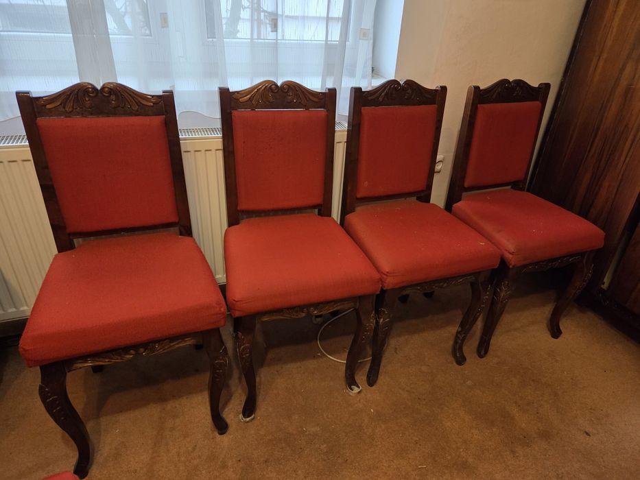 Scaune cu model scluptat