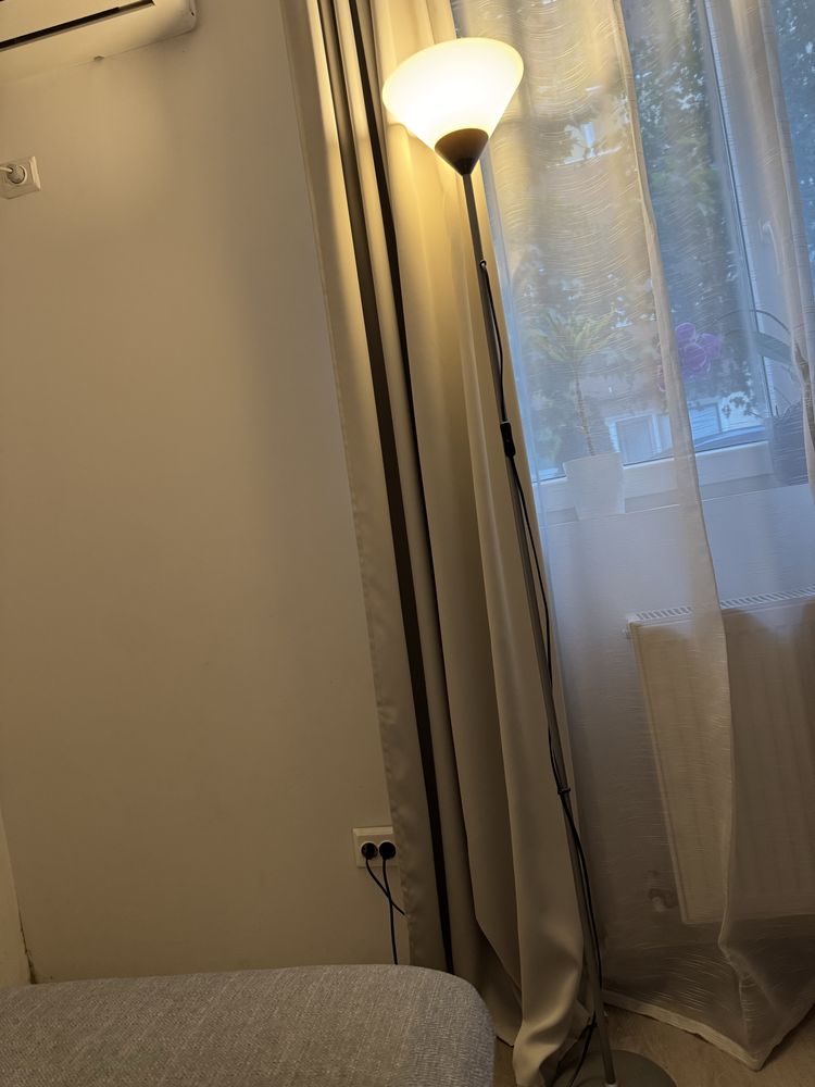 Lampa cu picior