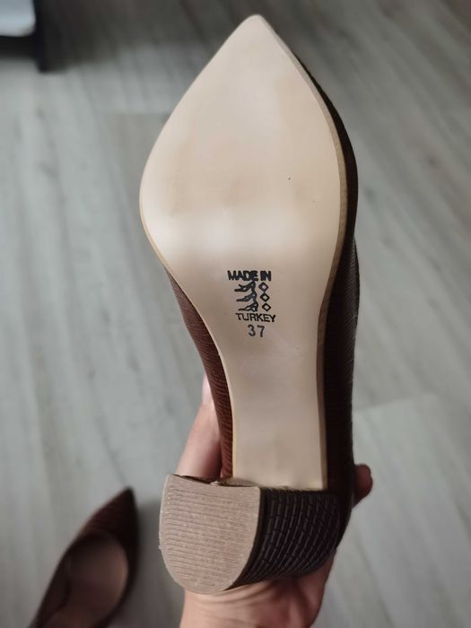 Pantofi stiletto noi superbi cu toc gros, maro marimea 37