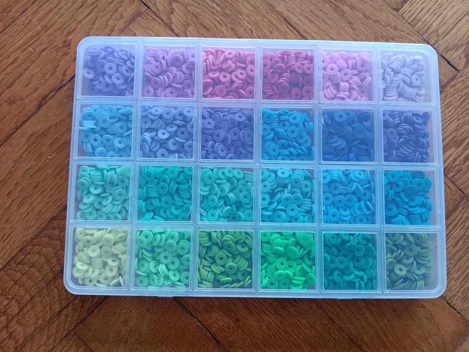 Мъниста за правене на гривни, гердани и други.