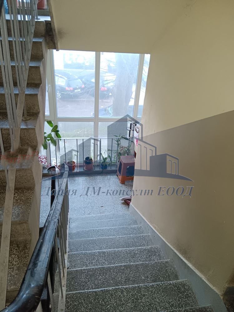 Продава се Двустаен апартамент в Шумен, Добруджански - 61 кв.м за 1255 €/кв.м - Снимка #4