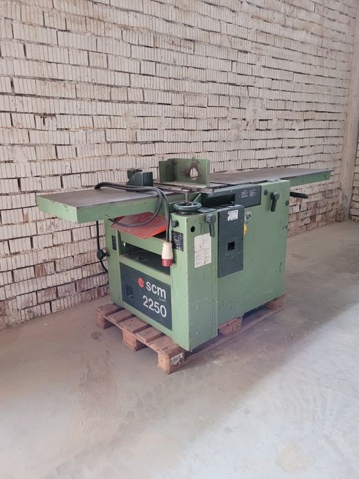 Vand utilaje profesionale pentru tamplarie