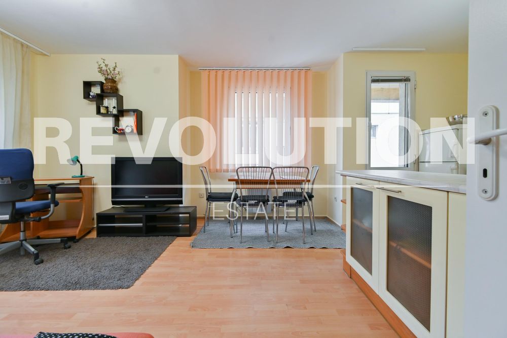 Дава се под наем Двустаен апартамент в София, Център - 60 кв.м за 715 € - Снимка #1