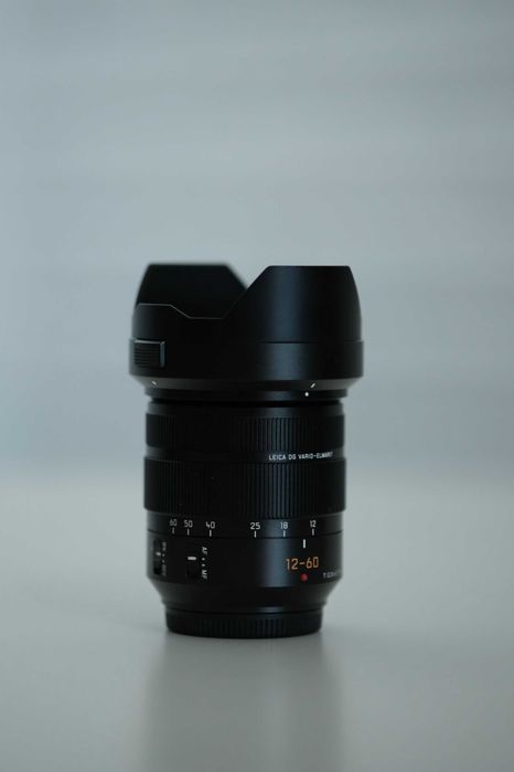 Продавам фотоапарат Panasonic  GH5 в комплект с обективи и аксесоари.