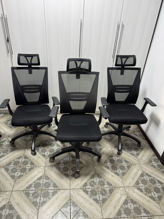 Офисное кресло черный