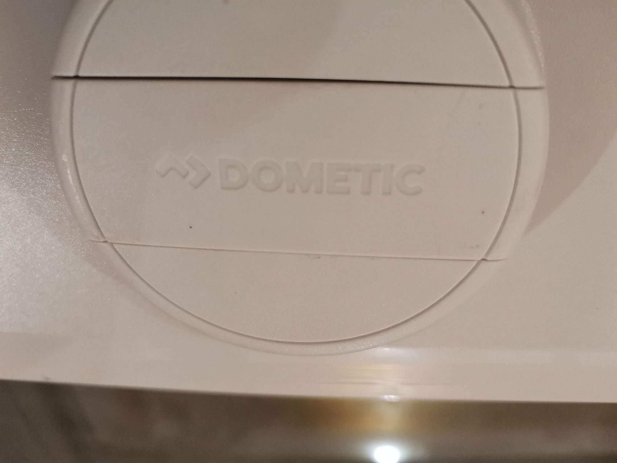 Люк Midi Heki, Dometic Rooflight ЧИСТО НОВ , монтажен отвор 70x50cm