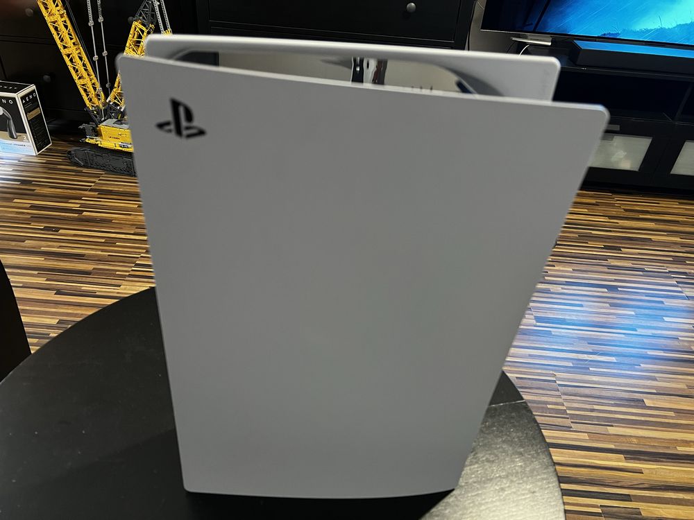 Playstation 5 (disc edition) - в гаранция