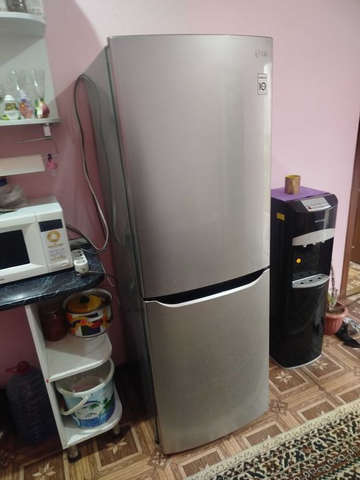 Lg холодильник продаётся