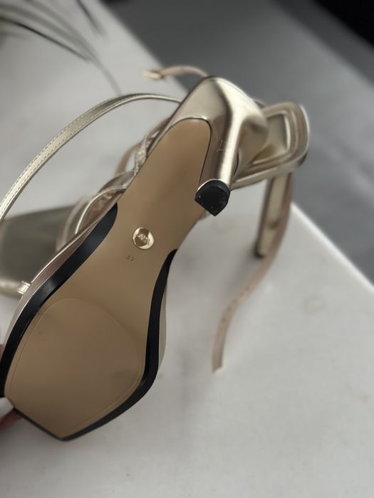 Sandale Zara auriu 37