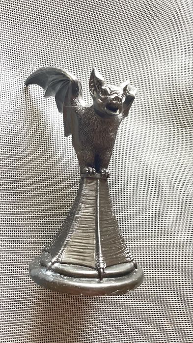 Подсвечник летучая мышь