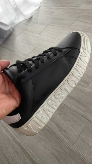 Adidasi tommy hilfiger!