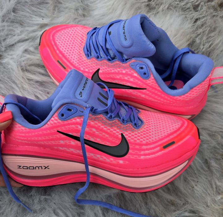 Nike Vomero 18 plus оригинални дамски сникърси нови 39 номер