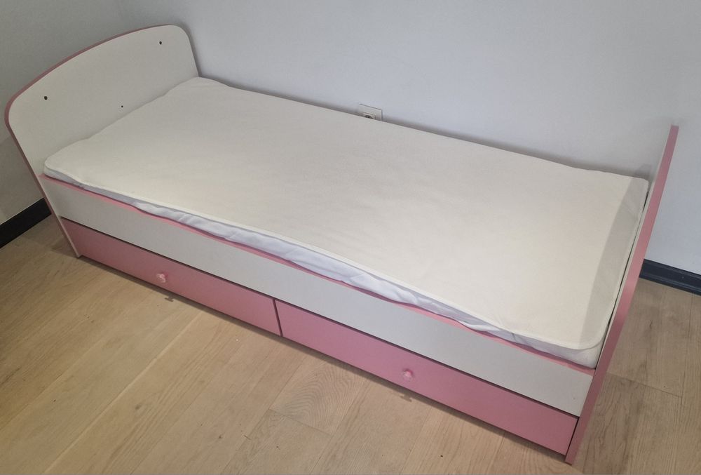 Детско легло, матрак и протектор на Вис Виталис