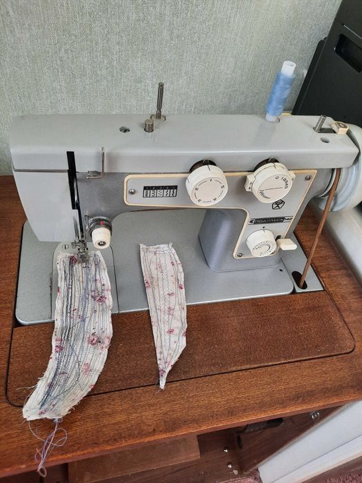 Продам швейную машинку Подольск 142
