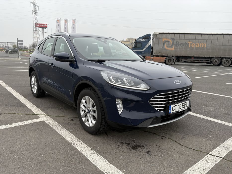 Ford Kuga 2023 benzina 63.000 km