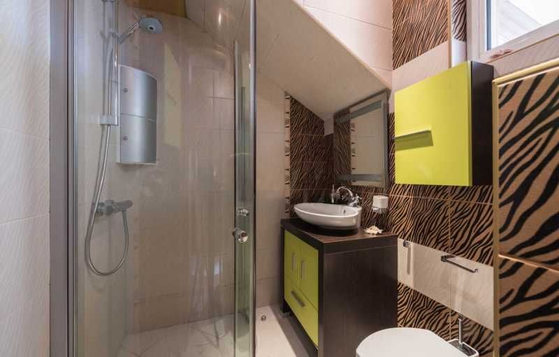 Продава се Къща в Варна, Център - 821 кв.м за 1584 €/кв.м - Снимка #13