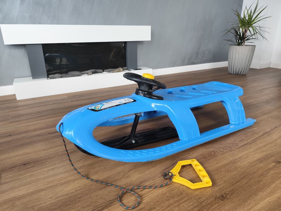 Sanie albastra cu volan