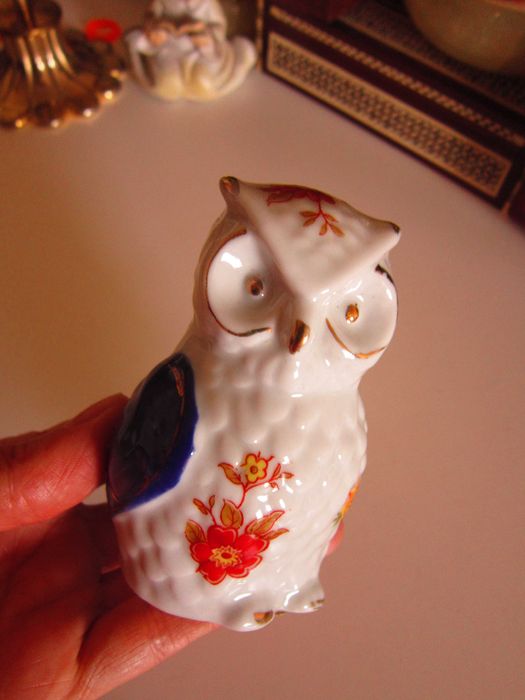 cadou rar Feng Shui Bufnita vintage portelan cu flori si finisaje aur