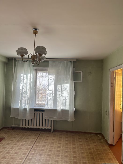 Продам трехкомнатную квартиру 1/5 этаж