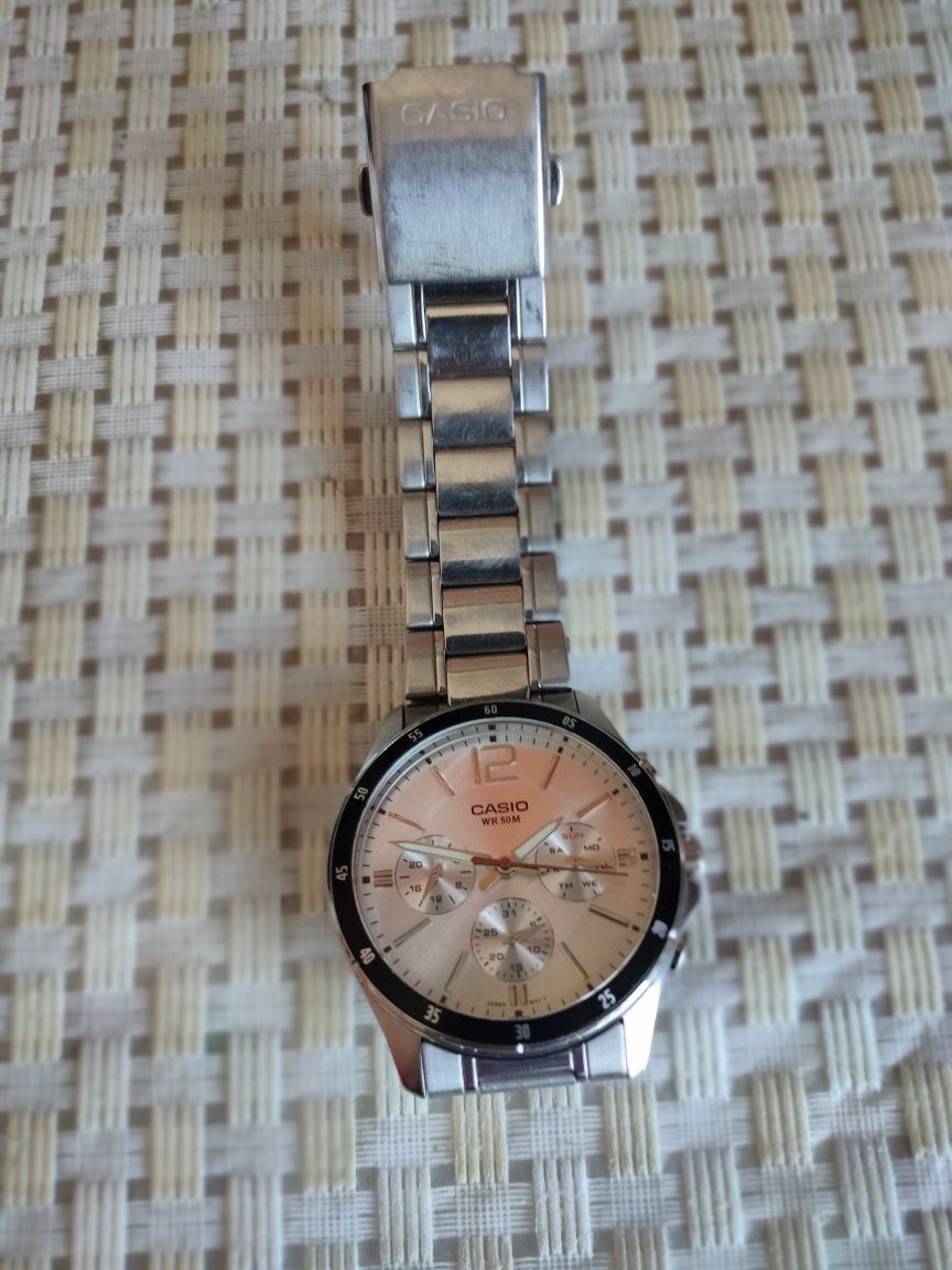 Продам наручные часы Casio MPT 1374