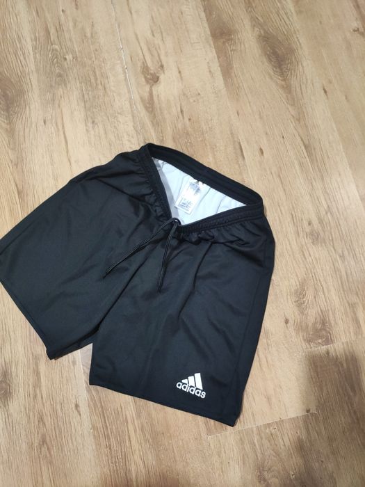 Pantaloni scurți Adidas mărimea S