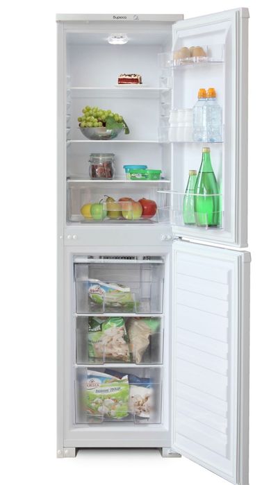 Холодильник почти новый в связи с переездом