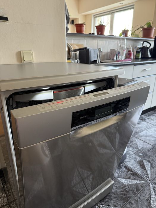 Masina de spalat vase BOSCH wi fi pret initial 4500 de abia folosita