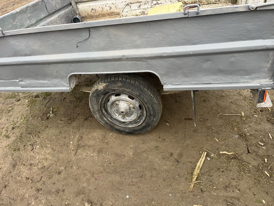 Remorca romaneasca cu arcuri si sistem de franare