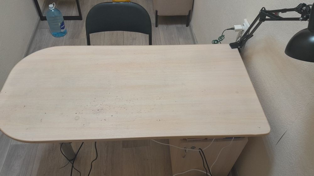 Продам стол для маникюра