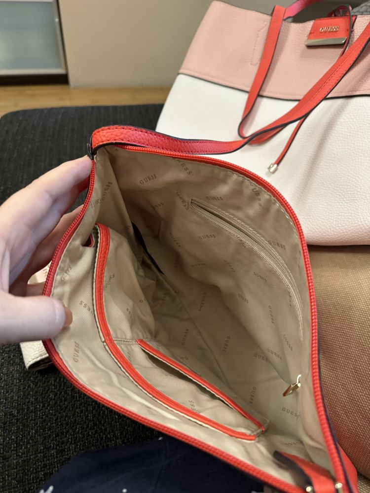 Дамска чанта Guess с две лица и вътрешен джоб + портмоне подарък