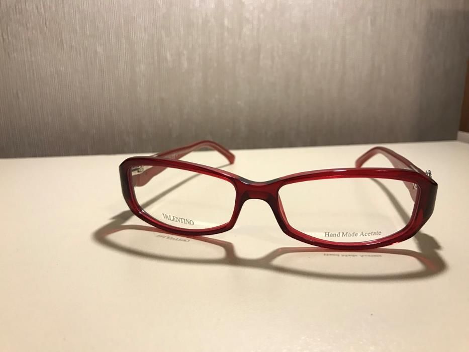 Нови диоптрични рамки за очила Valentino с камъчета