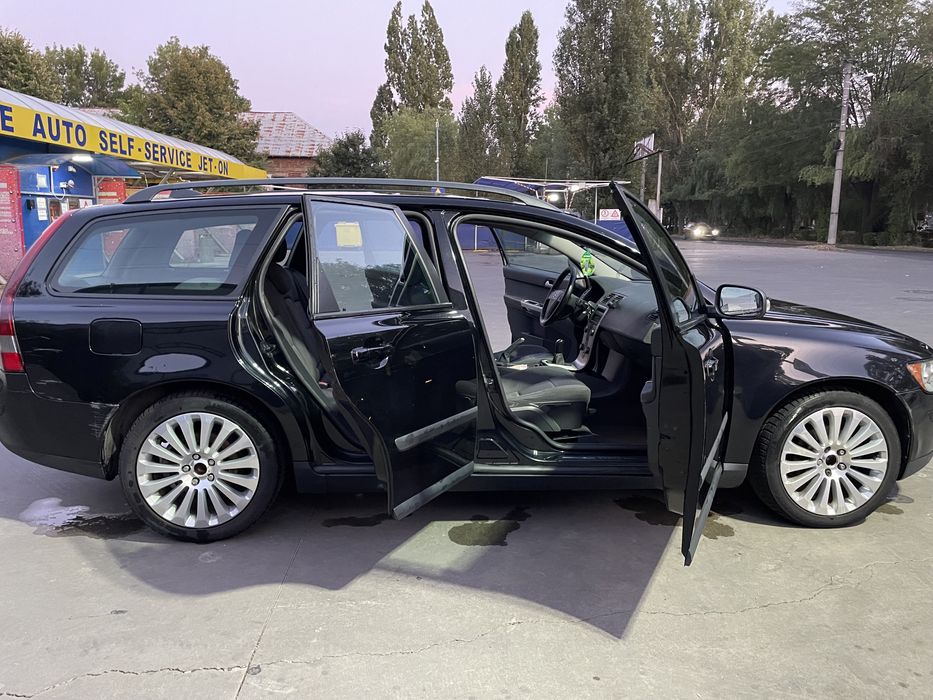 Vand Volvo V50 2006 1.6D AVARIAT (dar functioneaza) ULTIMUL PRET 6.200