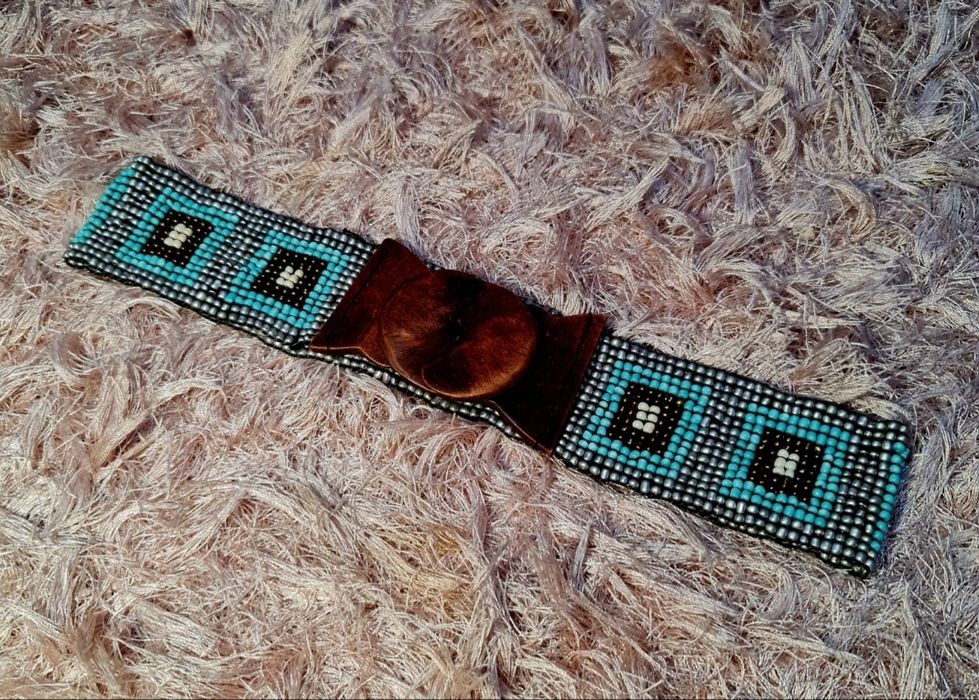 Curea cu mărgeluțe pe elastic NOUA