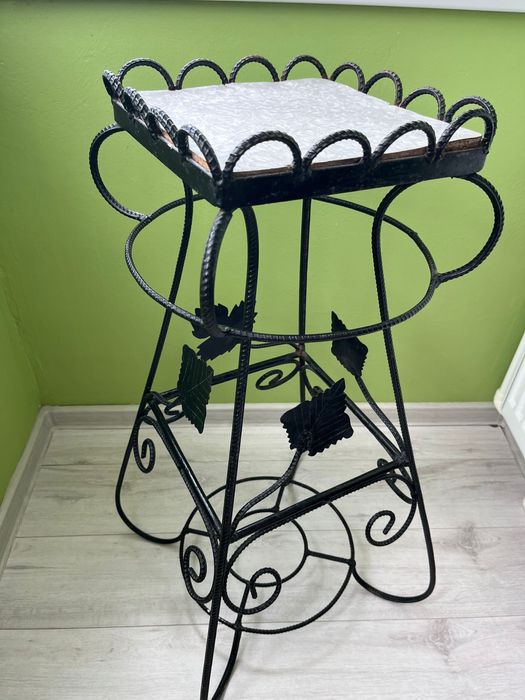 Suport pentru plante din fier