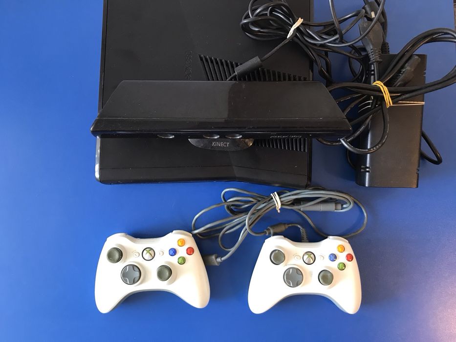 XBOX 360 Slim cu Kinect