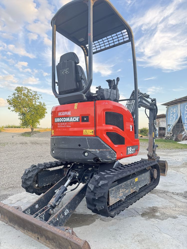 Miniexcavator Eurocomach 18zt  ,1800 kg . Jcb, caterpilar .