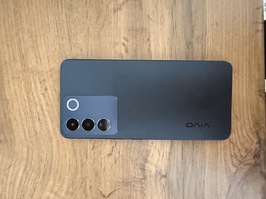 Продаю телефон виво 27е