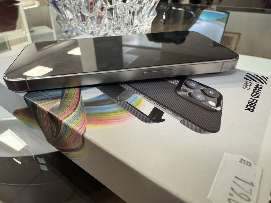 Iphone 15 PRO, 256 GB, бял + калъф